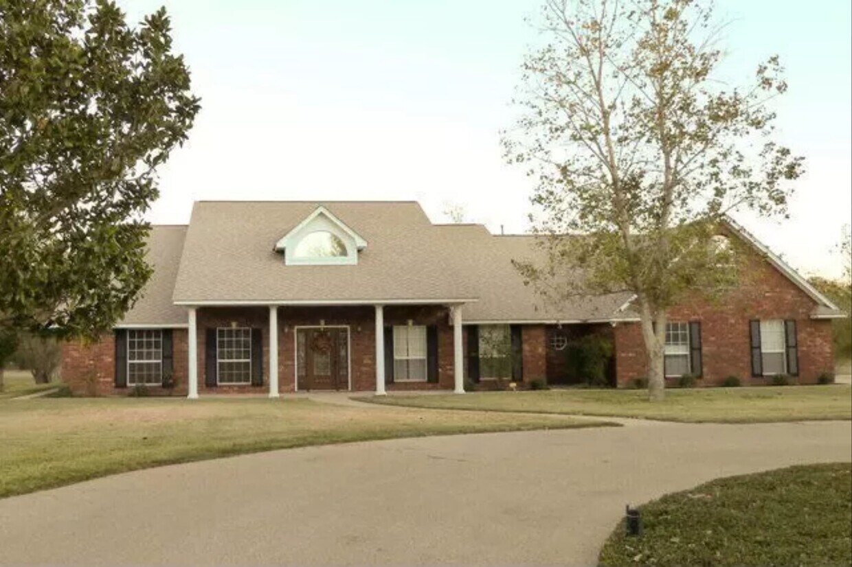 Primary Photo - 1802 Canyon Springs Dr