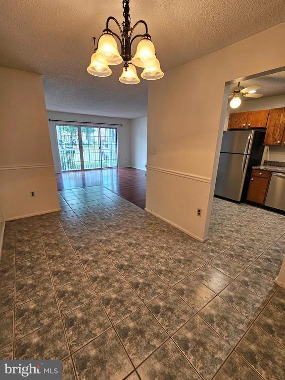 Building Photo - 98 Versailles Ct