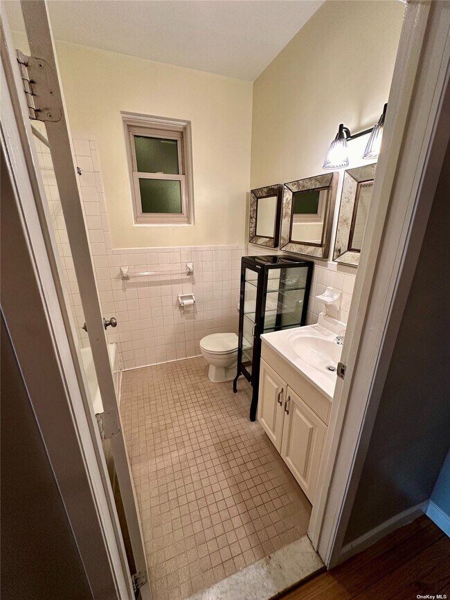 Building Photo - 323 W 43rd St