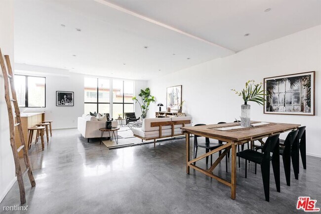 Building Photo - 2 br, 2.5 bath House - 1626 Micheltorena St