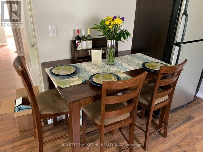 Building Photo - 304 Elmview Gardens