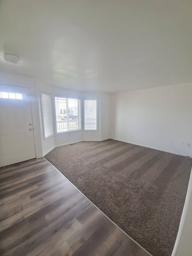 Building Photo - 4 Bedroom Home for Rent