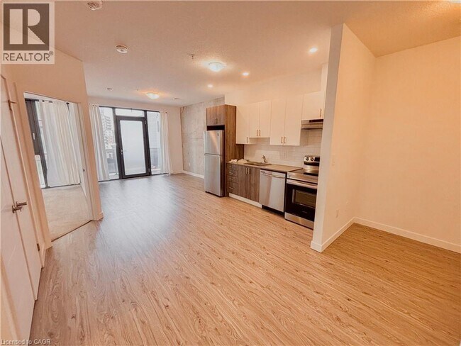 Photo du bâtiment - 1434 Highland Rd W