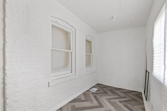 Building Photo - Updated 3-Bedroom | 2-Bath | Central AC | ...