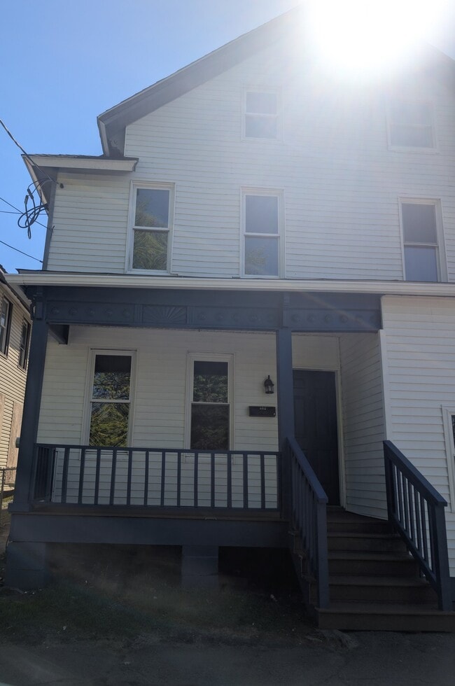 Building Photo - 502 Marion St