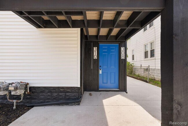 Foto del edificio - 308-310 East Harry Ave