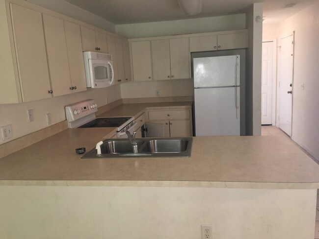 Kitchen - 1031 Fox Lake Dr