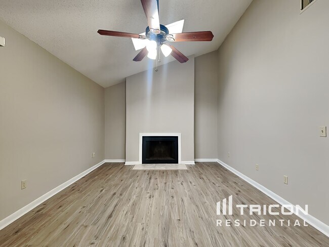 Building Photo - 713 Regent Circle South Brandon FL