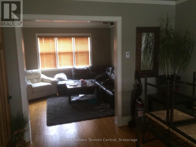 Photo du bâtiment - 639 14th St W