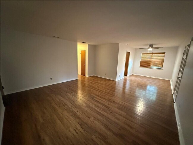 Building Photo - 2308 Crestwood Cir
