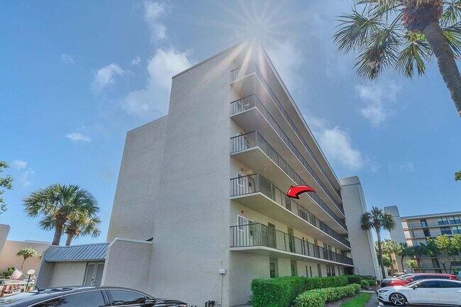 Building Photo - 17 Royal Palm Way