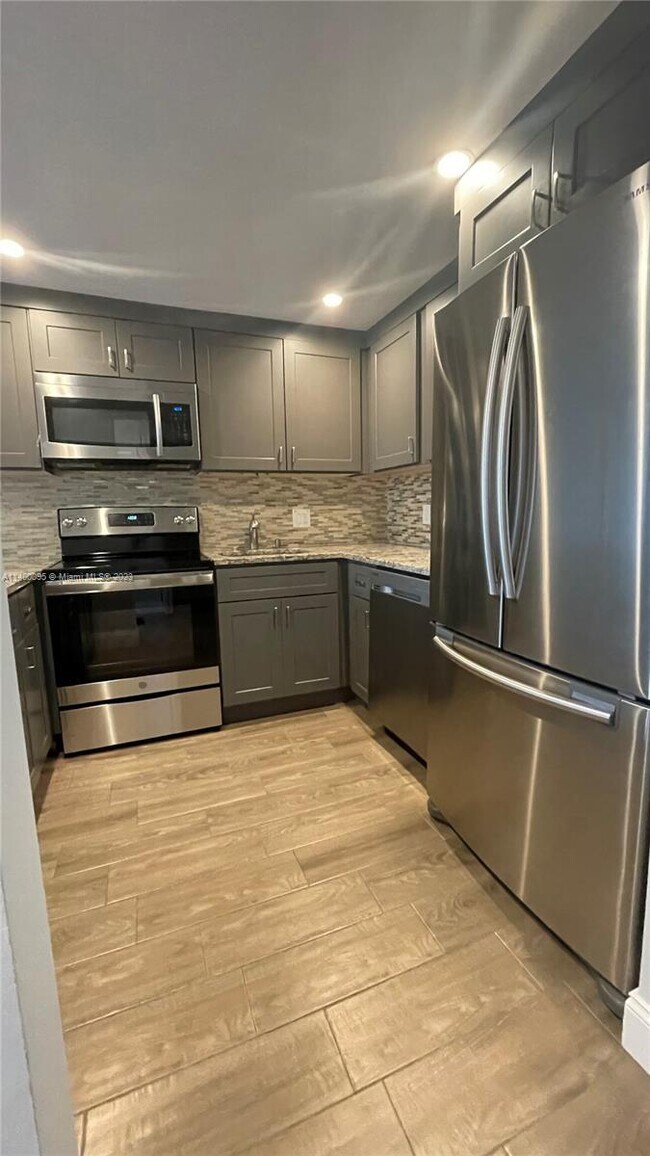 Foto del edificio - 16851 NE 23rd Ave