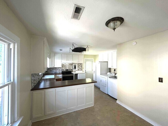 Foto del edificio - 1411 Halsey Ave NE