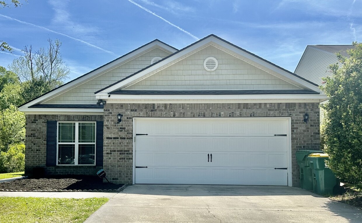 Primary Photo - Three Bedroom Home located in Midpoint!