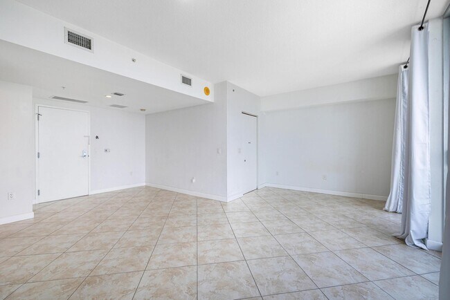 Foto del edificio - 185 SW 7th St
