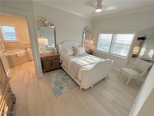 Foto del edificio - 4895 Bonita Beach Rd SW
