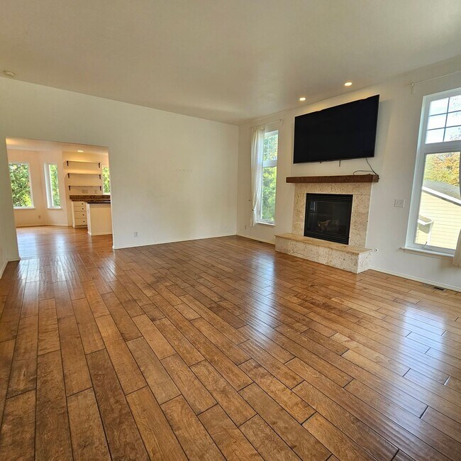 Foto del edificio - *NEW YEAR SPECIAL! 1/2 OFF FIRST MONTH OF RENT!* Bright and Stunning 2-Story Home with Daylight B...