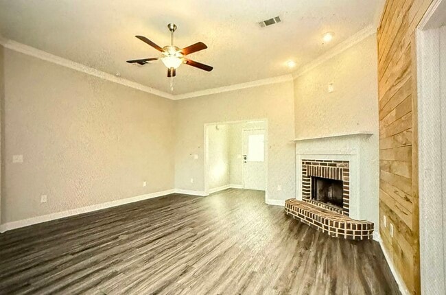 Building Photo - 260 Chestnut Dr