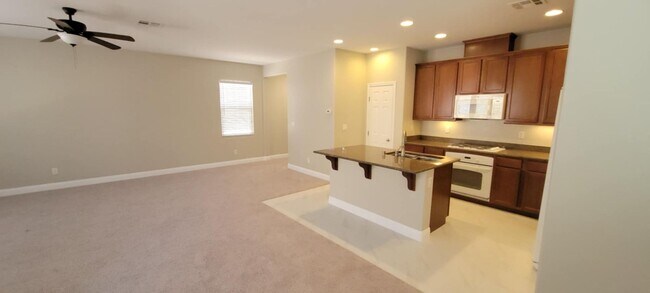 Foto del edificio - STILLHOUSE rsearching? 3 bedrooms, 2.5 bat...