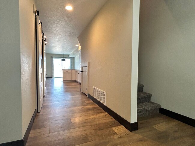 Foto del edificio - 3 Bed / 2.5 Bath Townhouse with Fenced Yard – Great Kalispell Location!