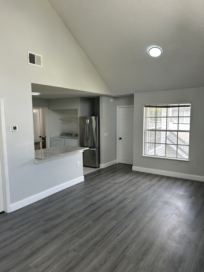 Building Photo - 12219 Armenia Gables Cir