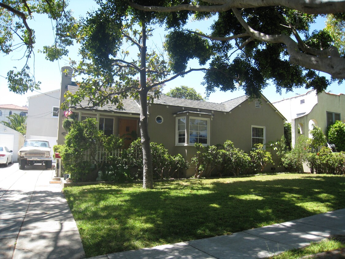 Primary Photo - 418 W Palm Ave