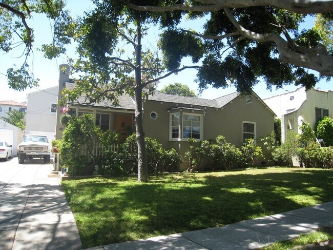 Building Photo - 418 W Palm Ave