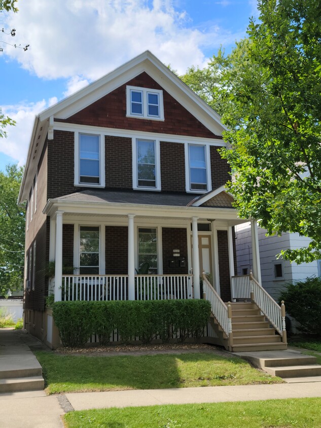 Primary Photo - 3113 N Bartlett Ave - Upper