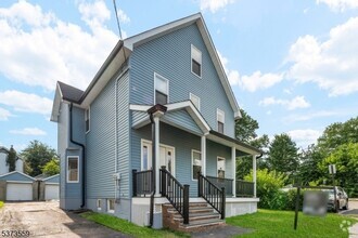Building Photo - 65 Anderson St