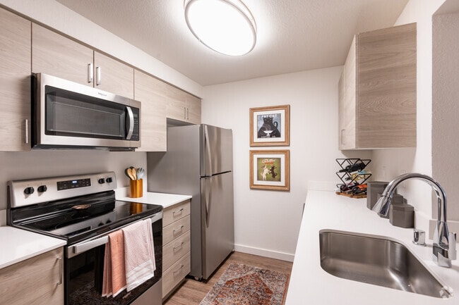 2BD, 2BA - 921SF - Meridian Pointe Apartment Homes