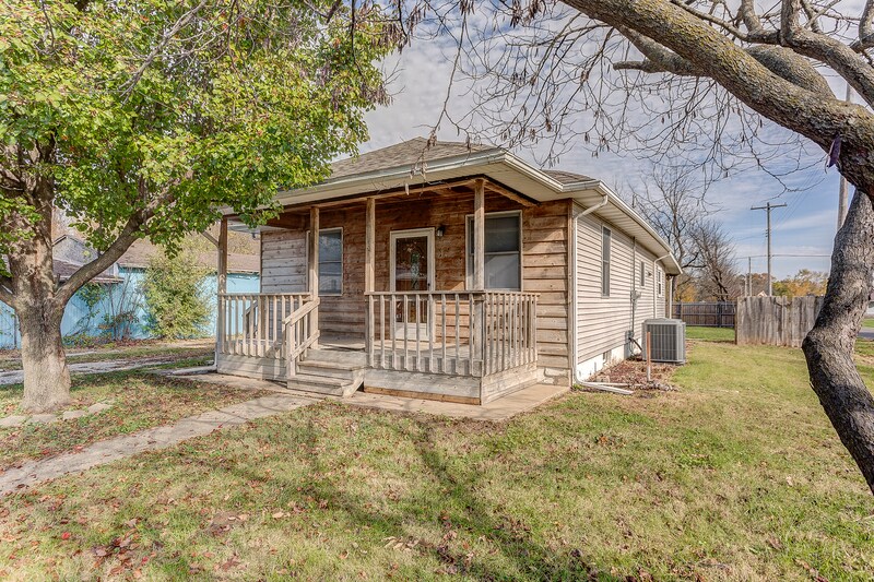 Primary Photo - 114 Rice St