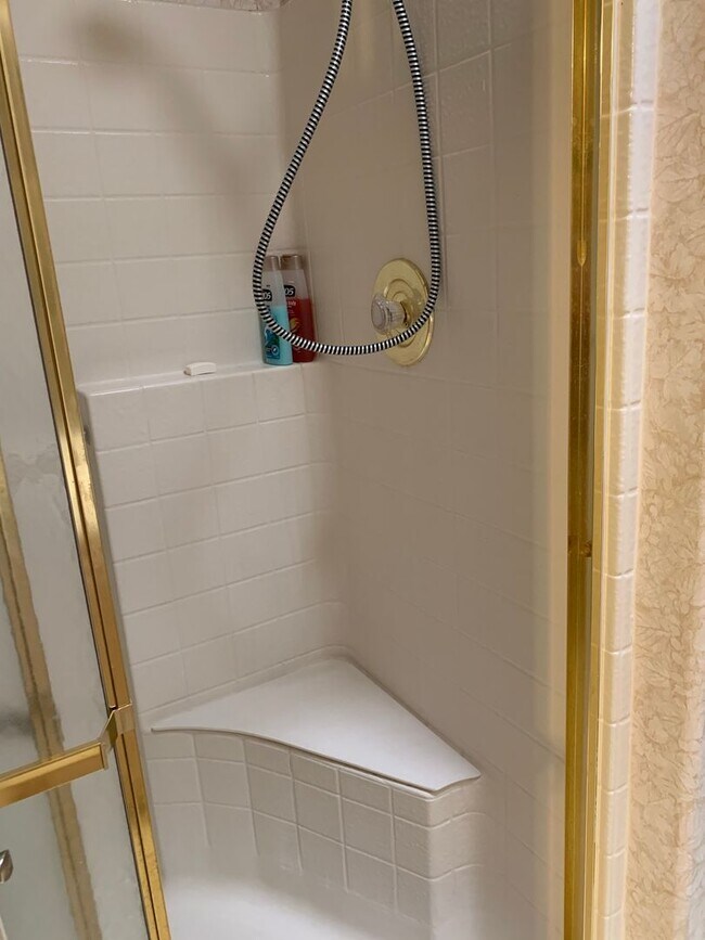 Foto del edificio - Green Valley Furnished Rental - Affordable...