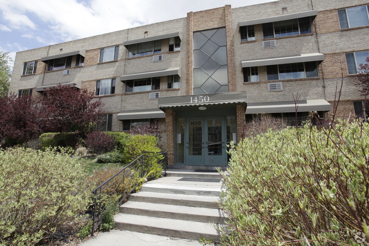Building Photo - Woodrose Condominiums