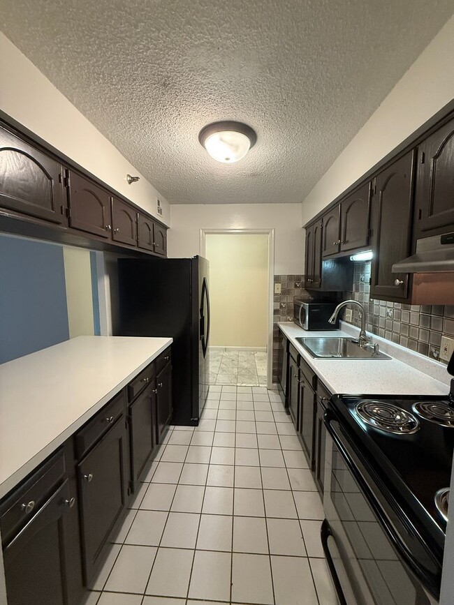 Building Photo - 2 Bedroom 2 Bathroom Condo Available for Rent