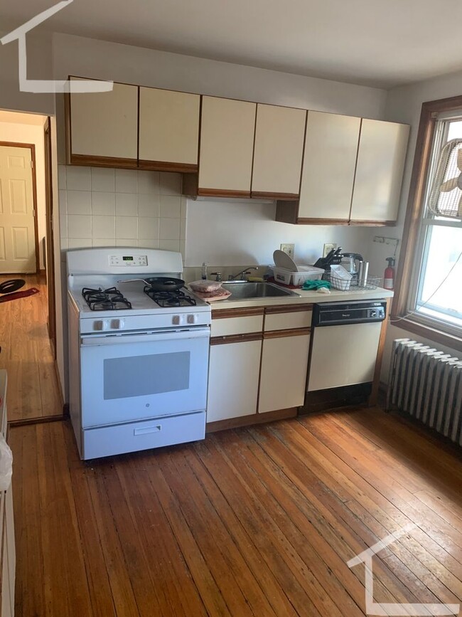 Building Photo - HOT BRIGHTON LISTING!!!!