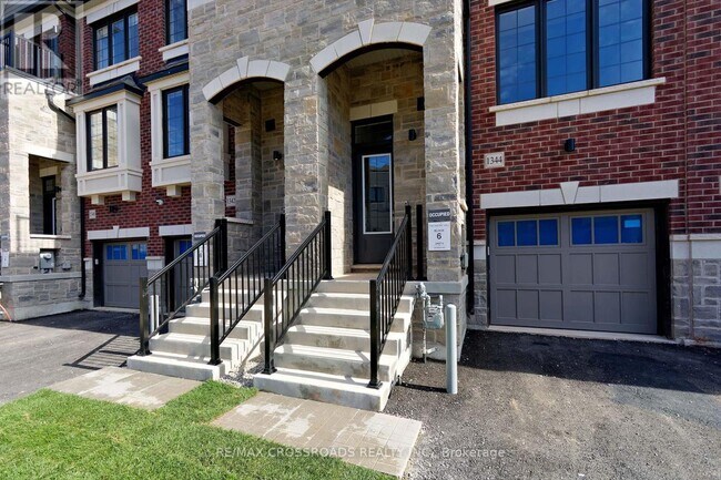 Building Photo - 1344 Kobzar Dr