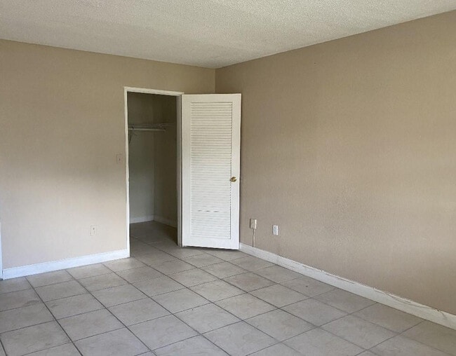 Building Photo - 4154 NW 79th Ave
