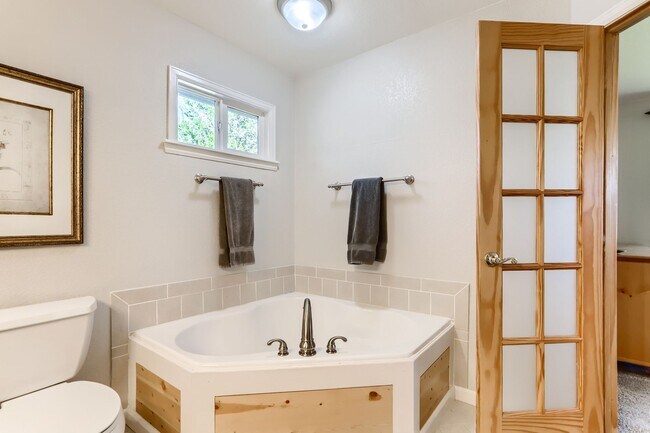 Foto del edificio - Spacious 5 BDR Lafayette Home - Close to Coal Creek Trail