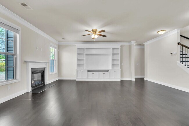 Foto del edificio - 4BR/3BA Luxury Home with Bonus Room, Screened Porch & Fenced Yard $2,600/mo rent