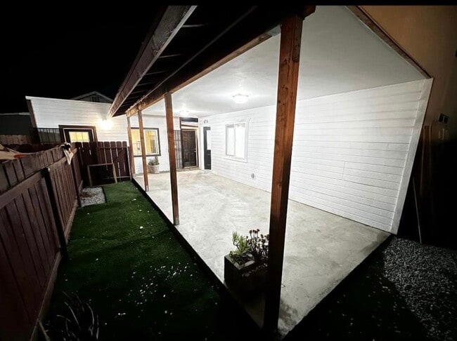 Building Photo - 4114 Menlo Ave
