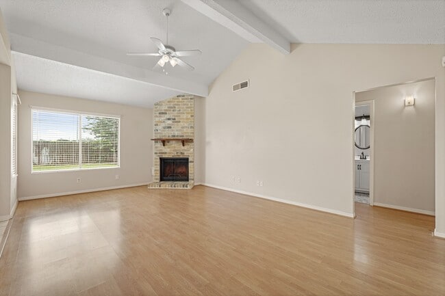 Foto del edificio - 2911 Garden Ln