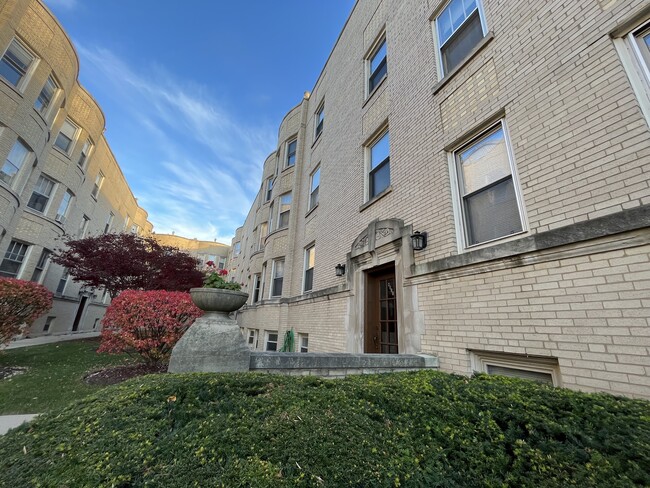 Building Photo - 4541 N Hamilton Ave