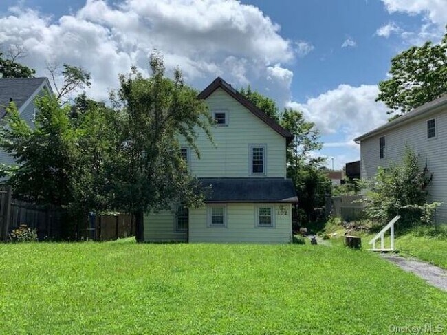 Foto del edificio - 102 Wawayanda Ave