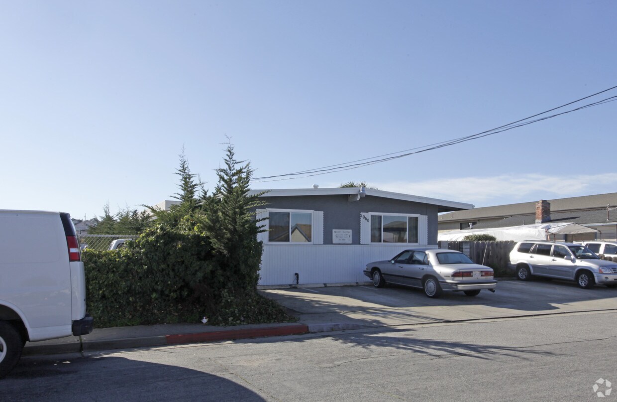 Building Photo - 1060 Olympia Ave