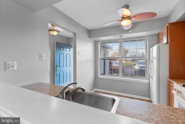 Building Photo - 387 Independence Dr