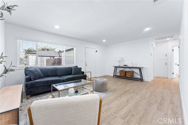 Building Photo - 5378 Nelson St