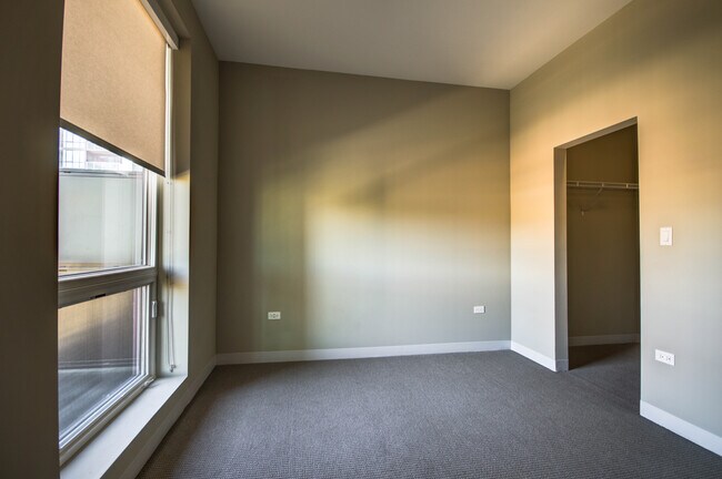 Foto del edificio - 840 W Grand Ave