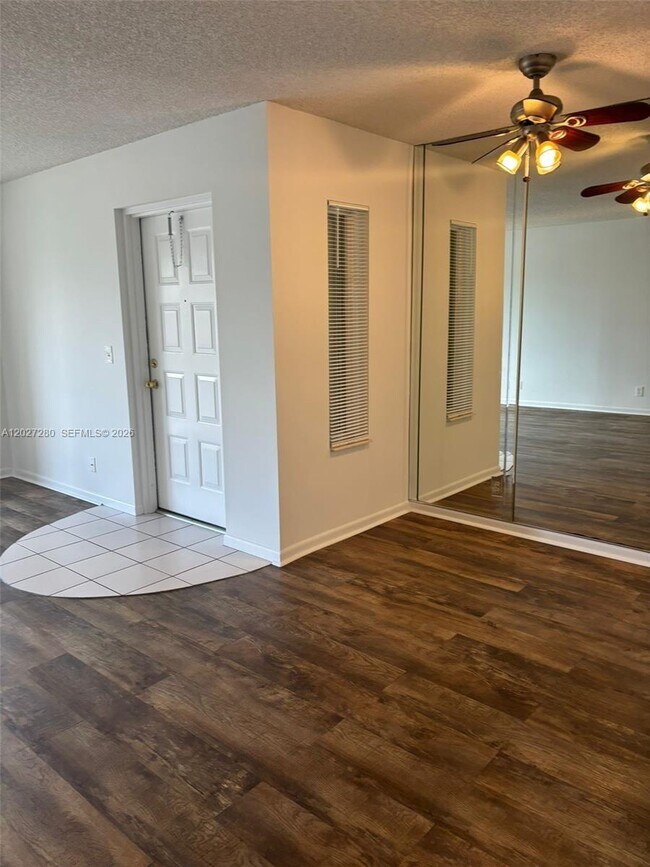 Foto del edificio - 718 Sunny Pine Way