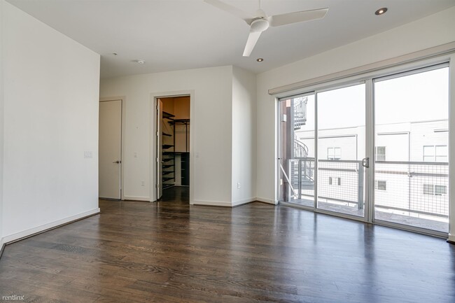 Building Photo - 3 br, 3.5 bath Townhome - 1112 East Quincy...