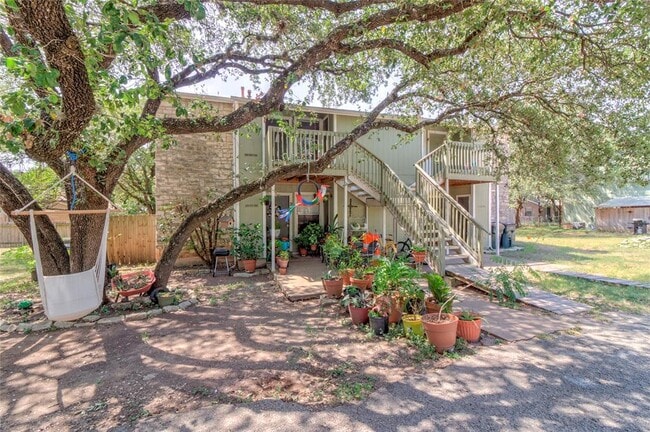 Foto del edificio - 400 Hedgewood Dr
